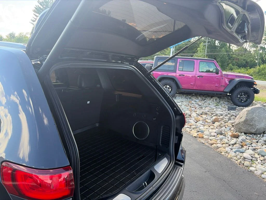 Certified Used 2020 Black Jeep Overland image 17