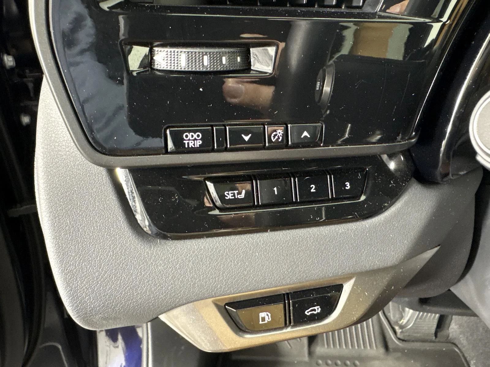 Used 2025 Nightfall Mica Lexus Premium image 6