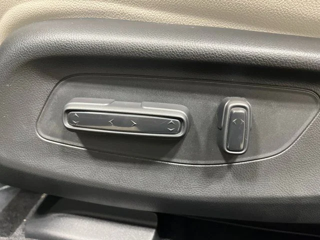 New 2027 Solar Silver Metallic Honda EX-L image 13