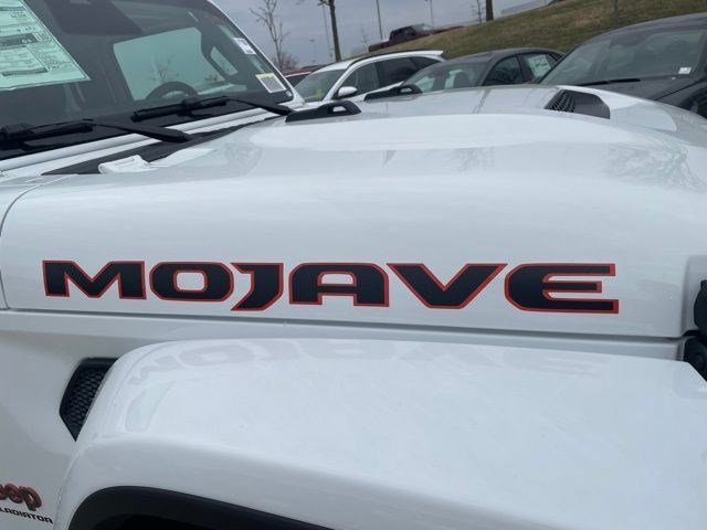 New 2026 Bright White Clearcoat Jeep Mojave image 9