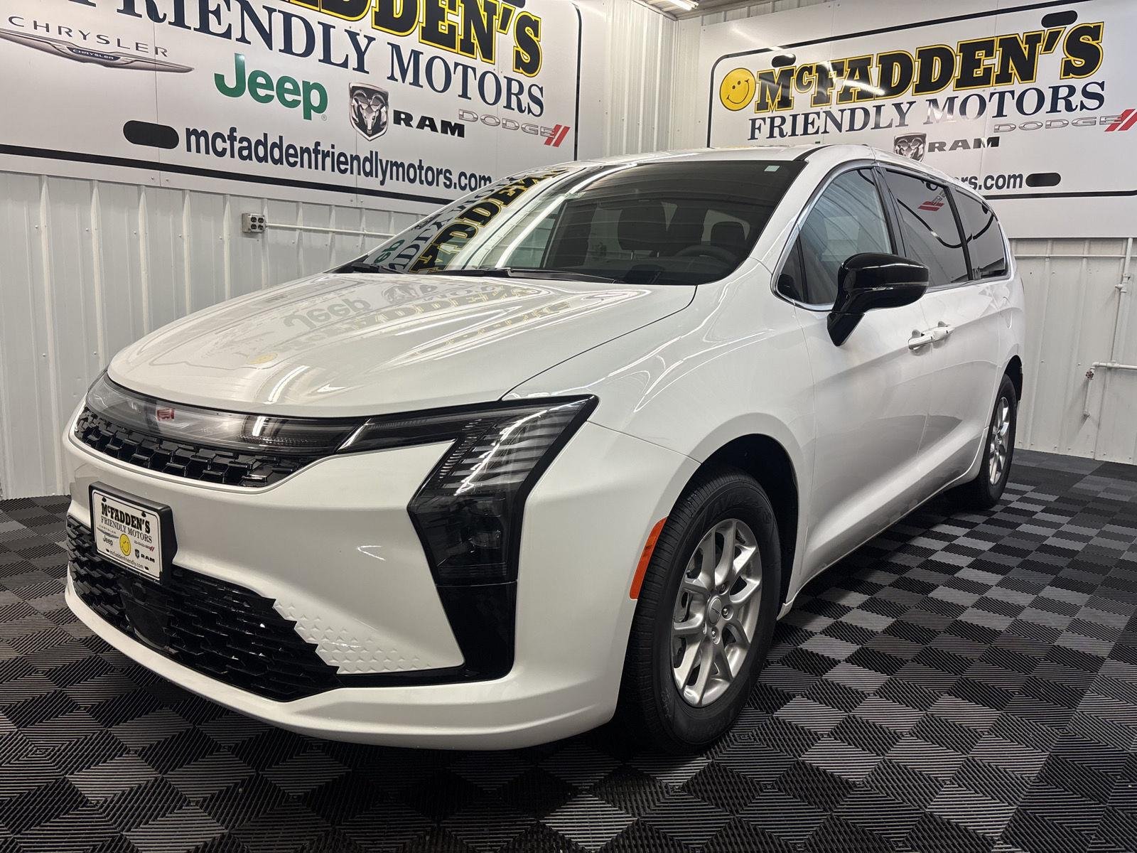 New 2027 Bright White Clear-Coat Paint Chrysler Select image 7