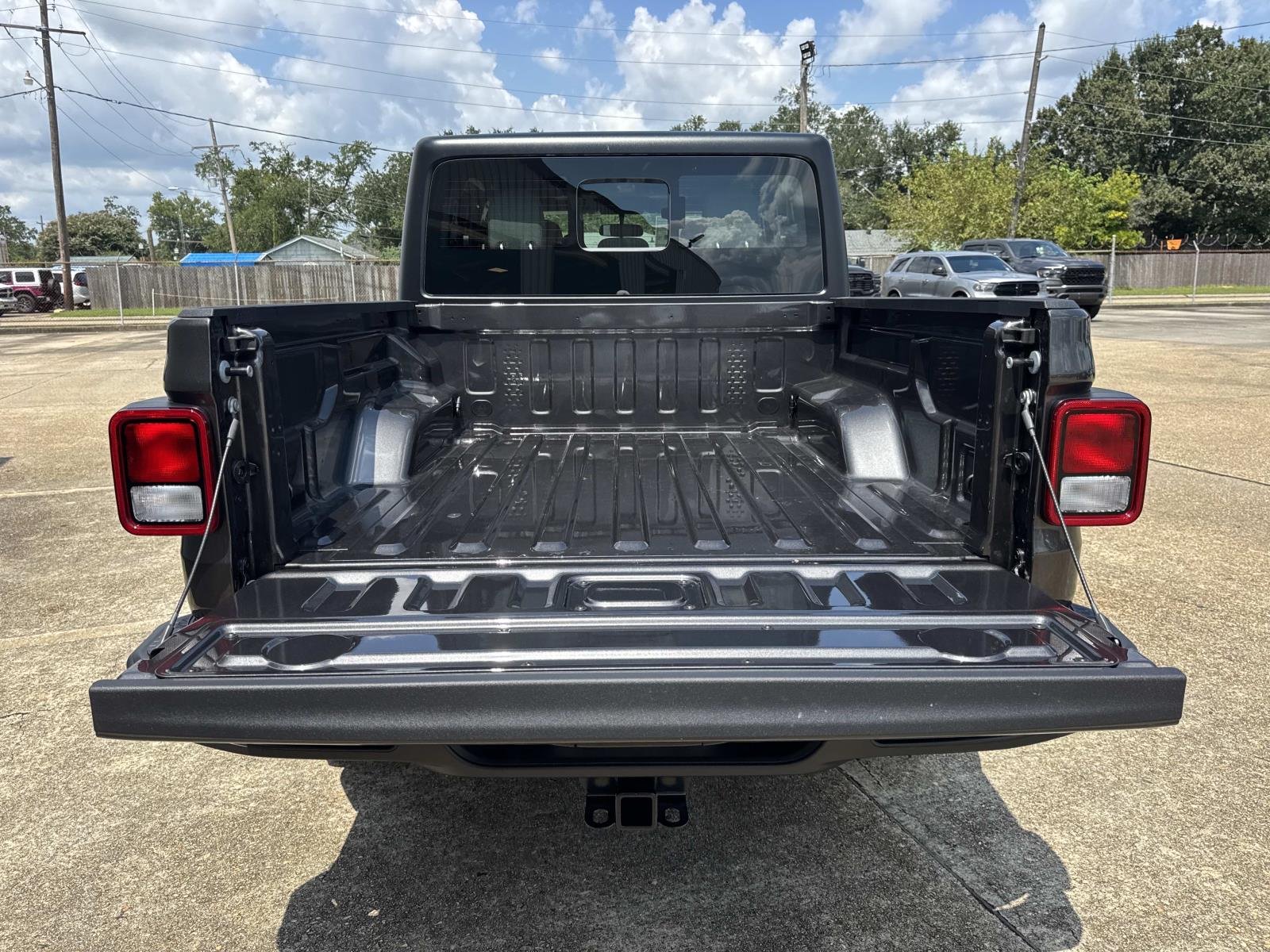 New 2026 Granite Crystal Metallic Clear-Coat Exterior Paint Jeep Sport image 6
