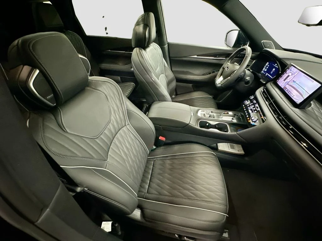 New 2027 MINERAL BLACK INFINITI Autograph image 30