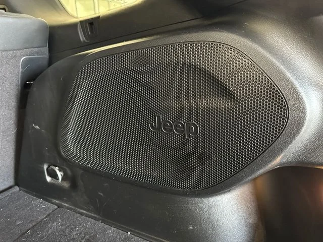 Used 2022 Gray Jeep Limited image 17