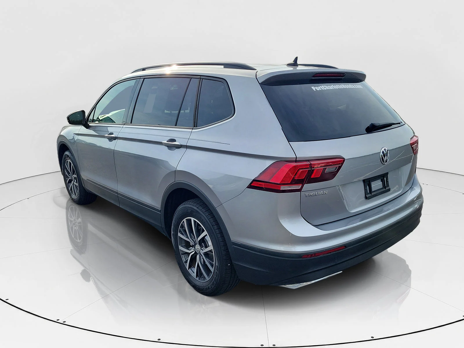 Used 2021 Silver Metallic Volkswagen 2.0T S image 29
