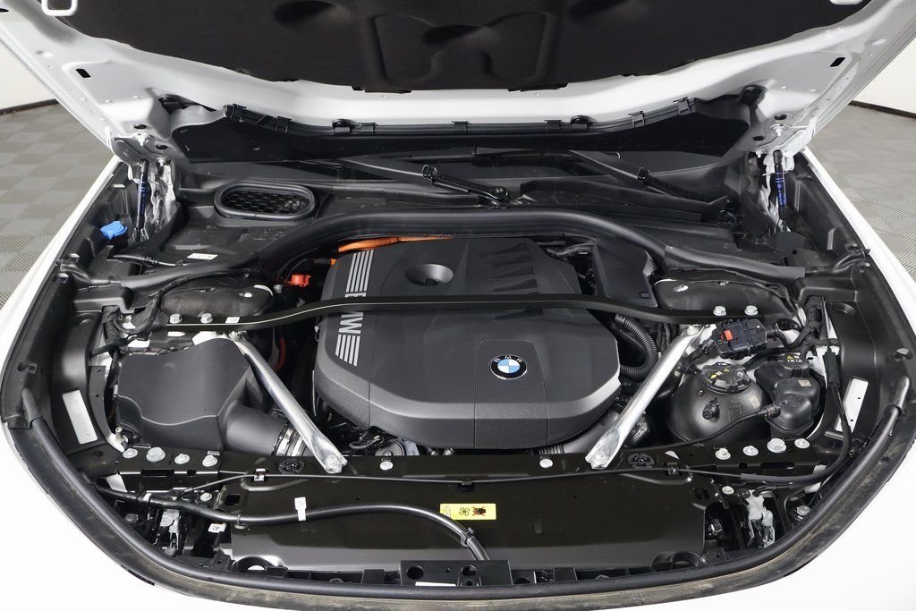 2026 BMW 7 Series 750e - Photo 9