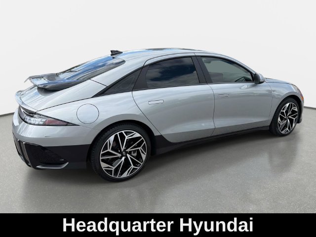 Used 2024 Silver Hyundai SEL image 2
