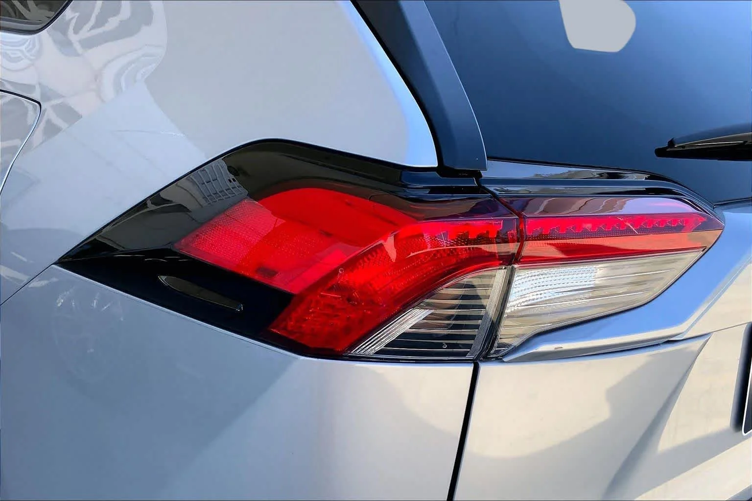 Used 2025 Silver Sky Metallic Toyota XLE image 27