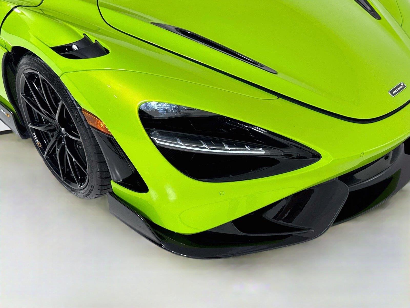 Used 2021 Lime Green McLaren Coupe image 30