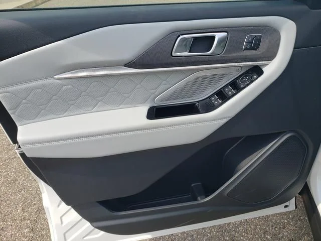 New 2026 White Ford Platinum image 13