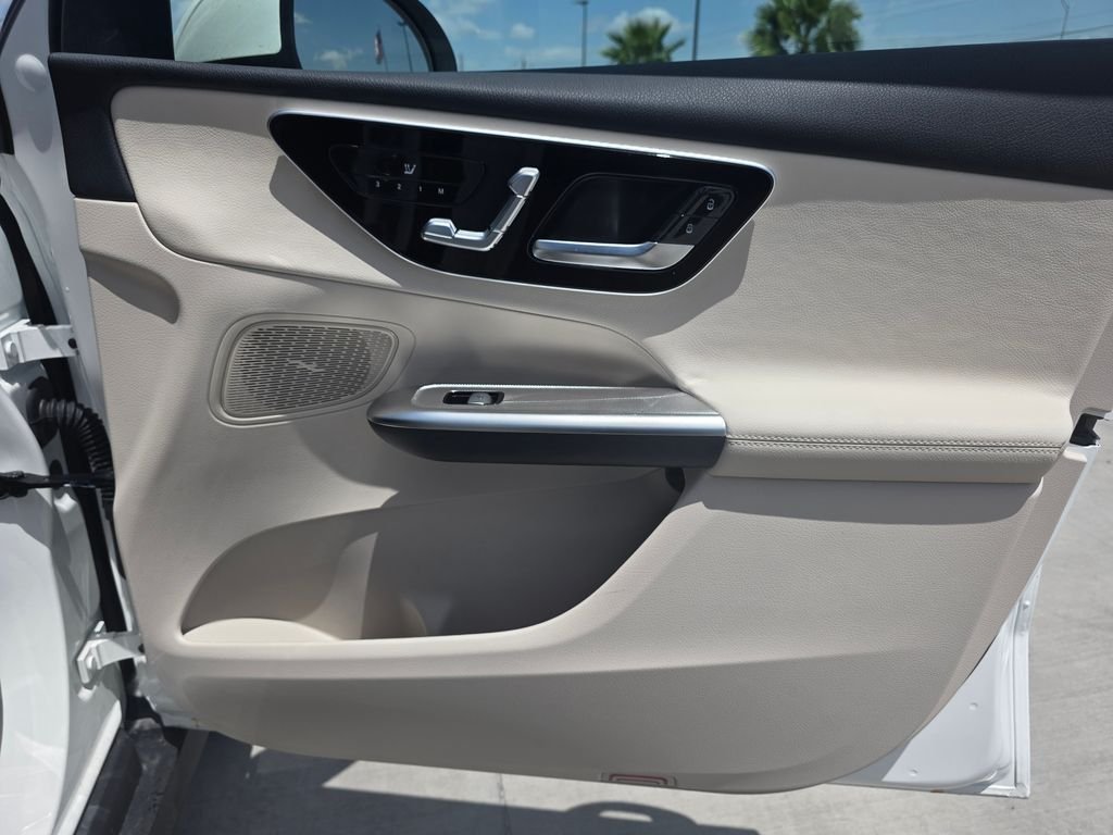 New 2026 Polar White Mercedes-Benz GLC 300 image 17