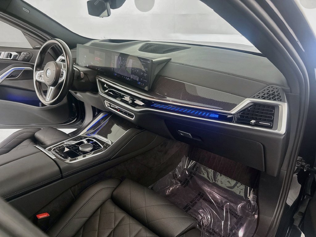Used 2024 Black BMW M60i image 29