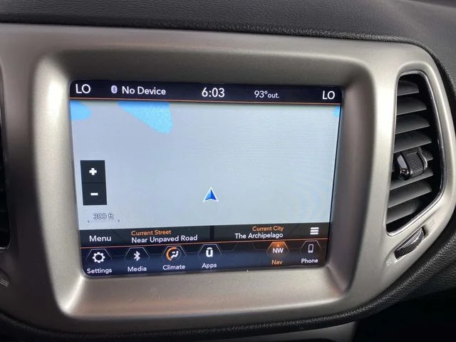 Used 2018 Black Jeep Latitude image 20