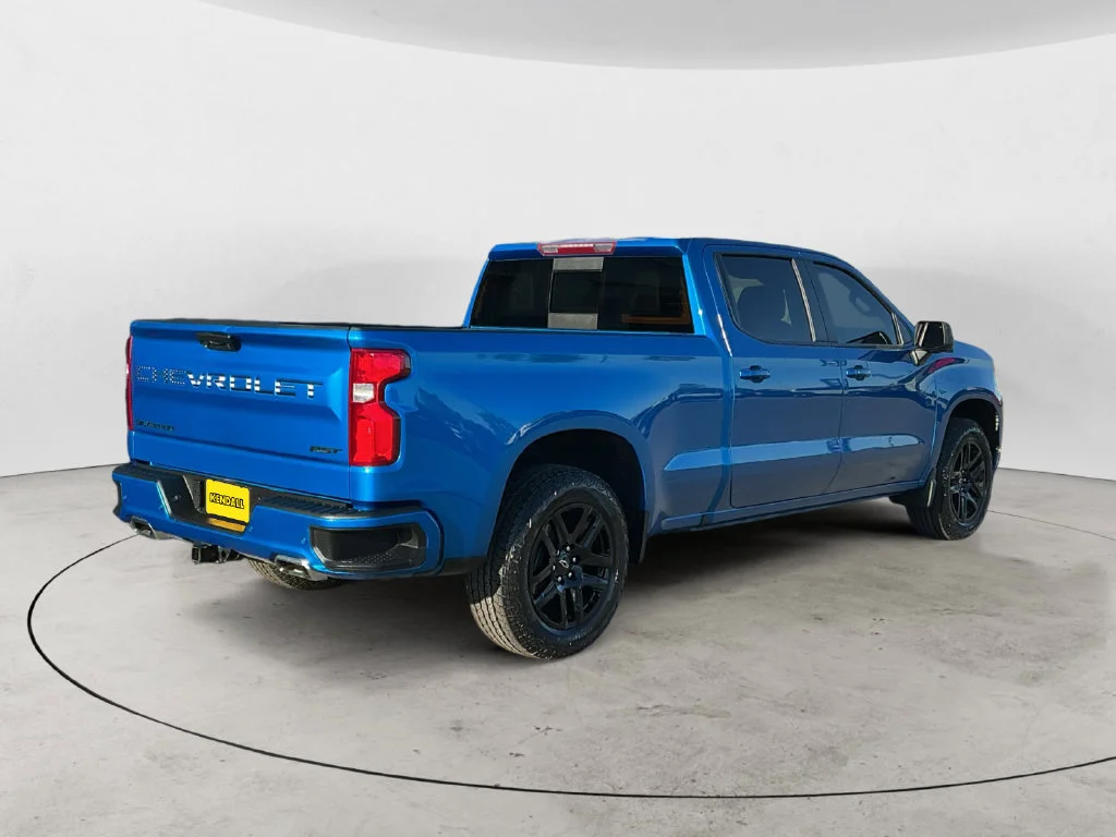 Used 2022 GLACIER BLUE METALLIC Chevrolet RST image 8