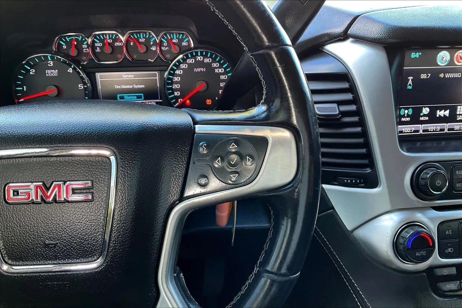 Used 2018 Onyx Black GMC SLE image 22