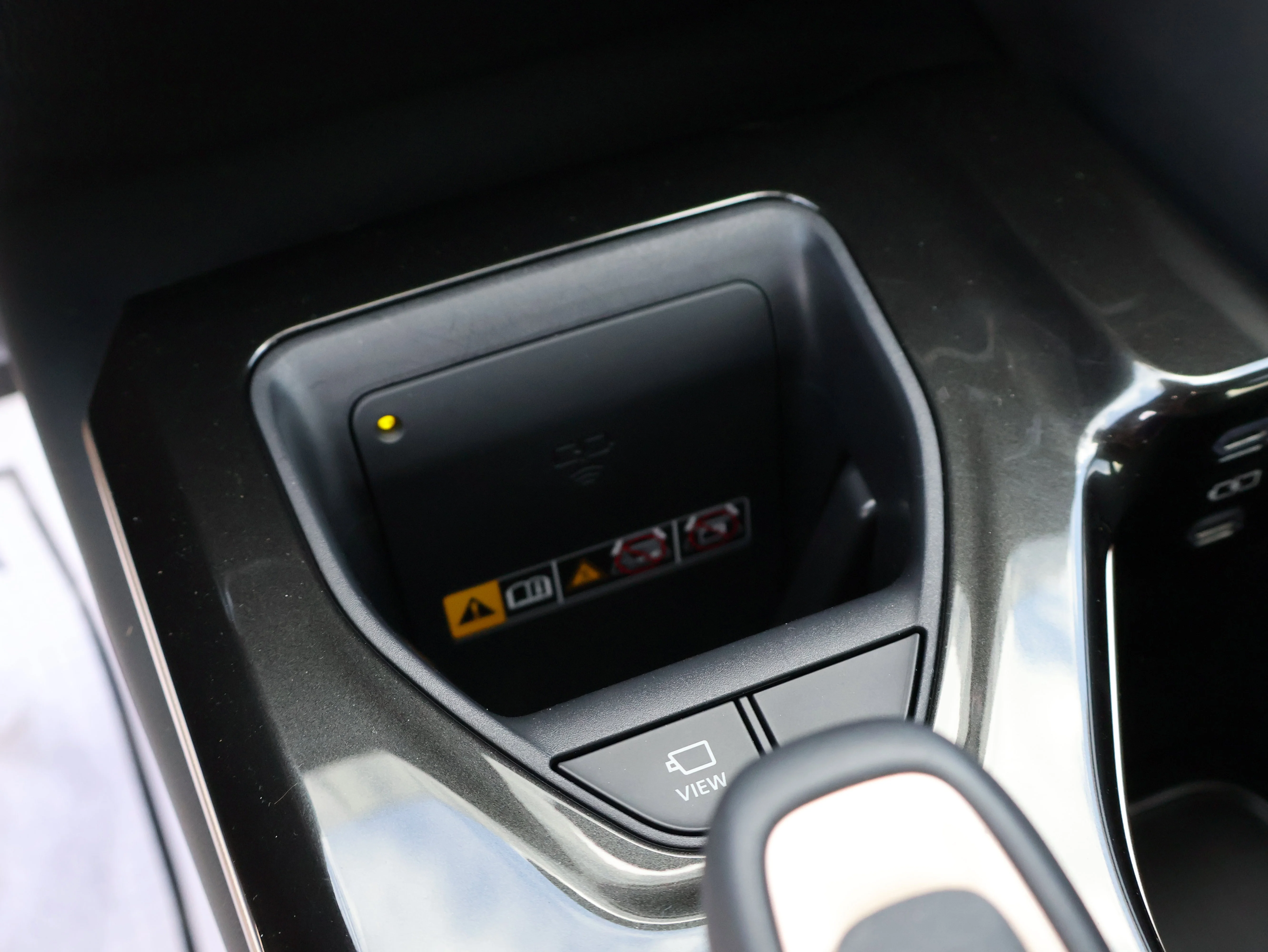 Used 2025 Oxygen White Toyota Limited image 32