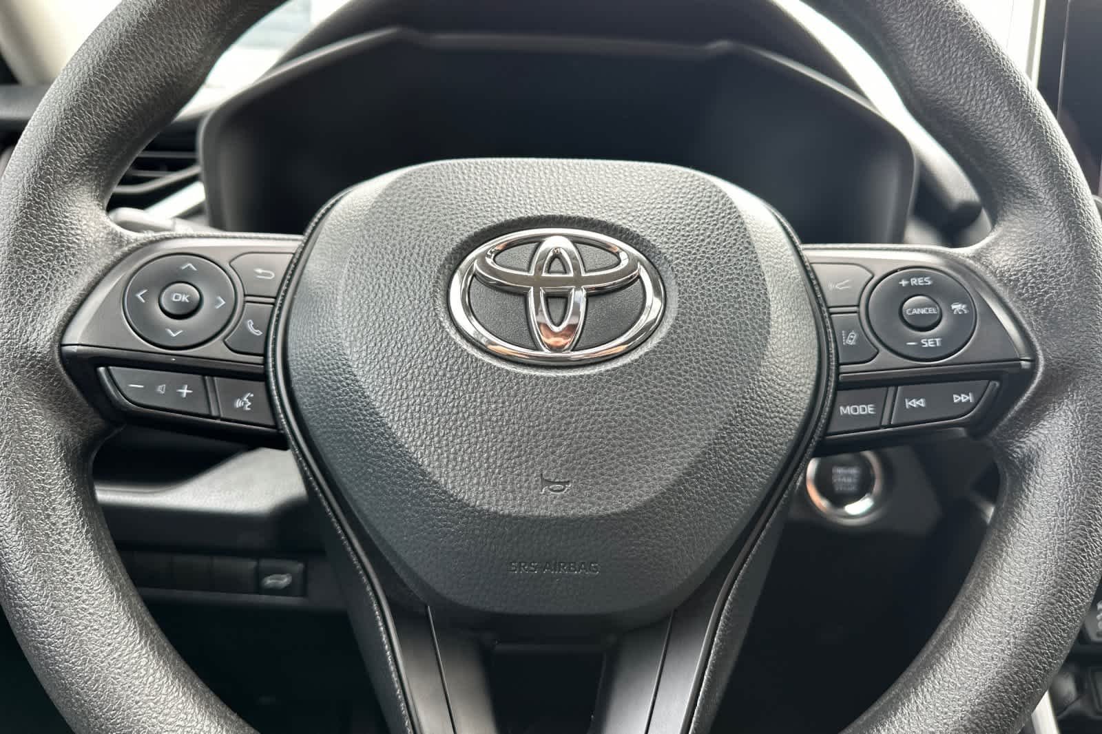 2025 Toyota RAV4 XLE - Photo 22