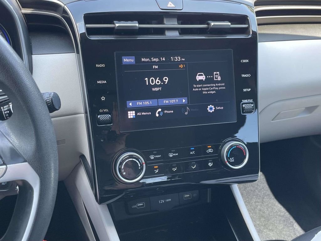 Used 2022 Gray Hyundai SE image 18