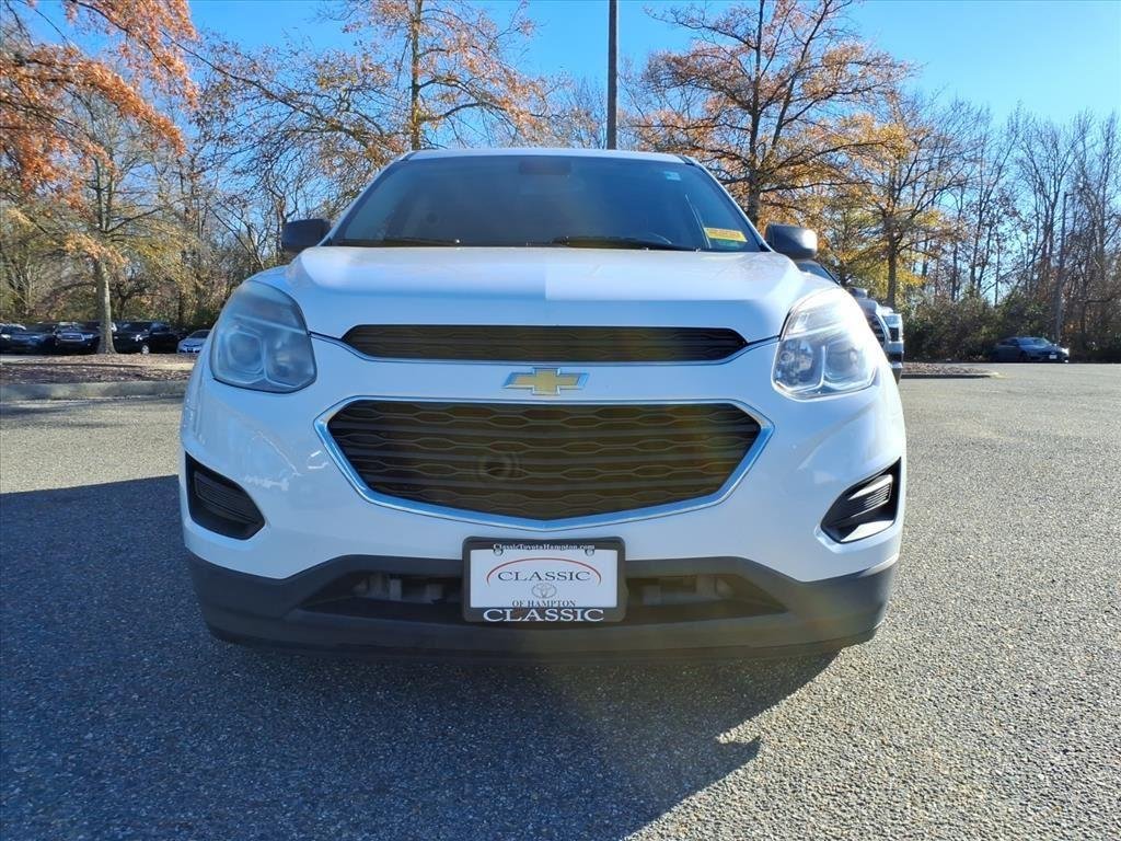 Used 2017 Summit White Chevrolet LS image 3