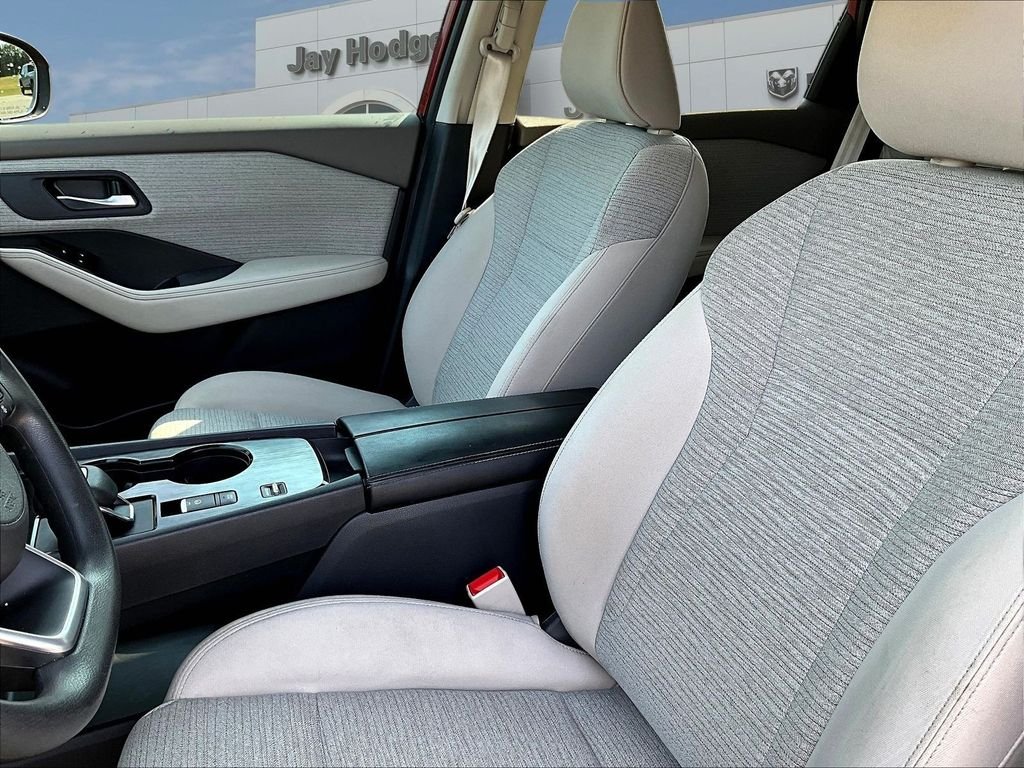 Used 2023 Red Nissan SV image 25
