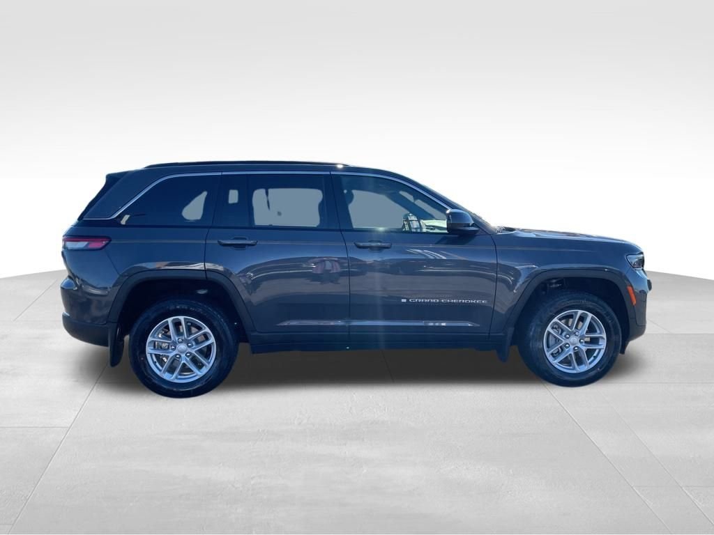 New 2026 Baltic Gray Metallic Clear-Coat Exterior Paint Jeep Laredo X image 6