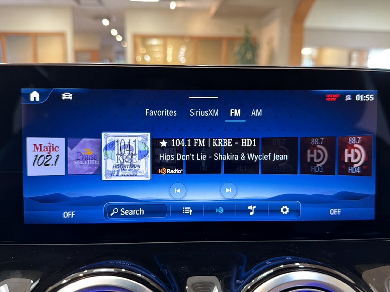 Certified Used 2025 Polar White Mercedes-Benz 4MATIC® image 19