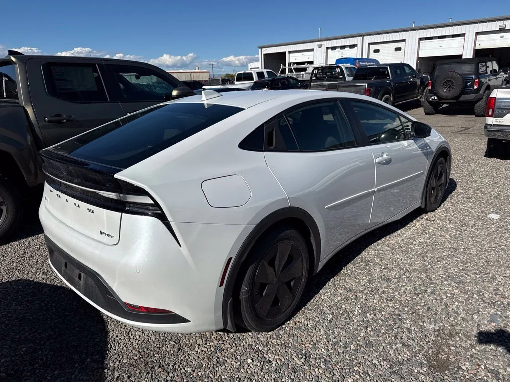 Used 2025 Pearl Toyota SE image 3