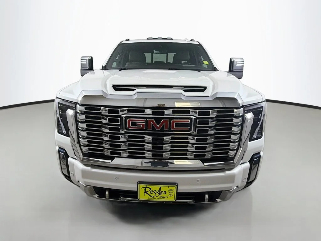 Used 2024 White Frost Tricoat GMC Denali image 2