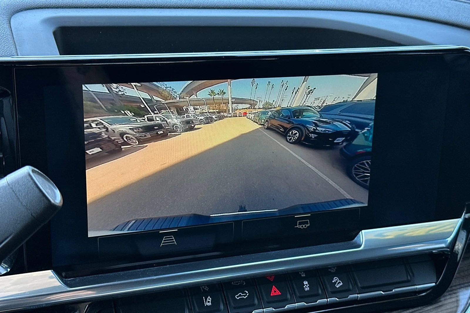 Used 2025 White Chevrolet LT image 18