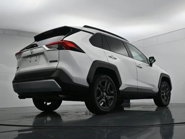 Used 2024  Toyota Adventure image 32