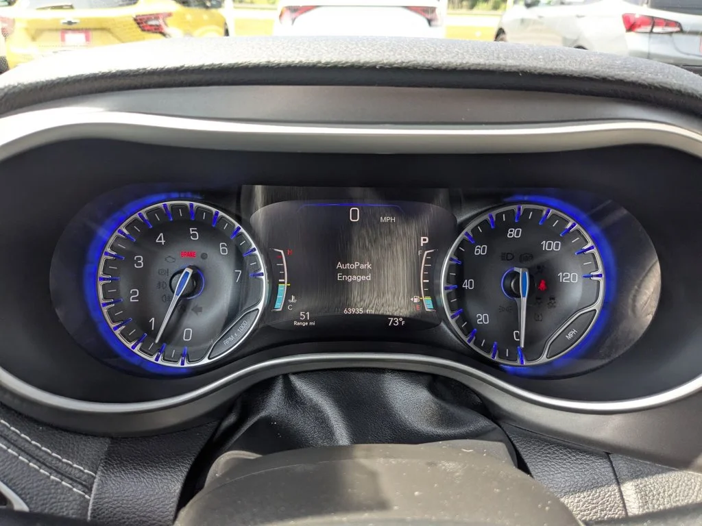 Used 2022 Brilliant Black Crystal Pearlcoat Chrysler Touring L image 15