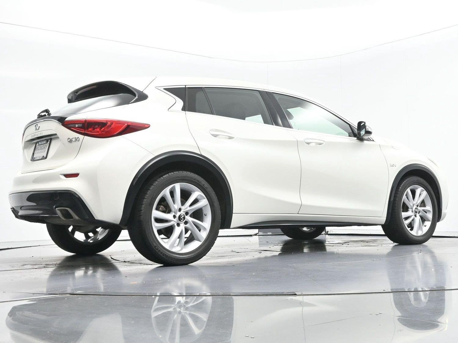 Used 2018 Majestic White INFINITI Base image 45