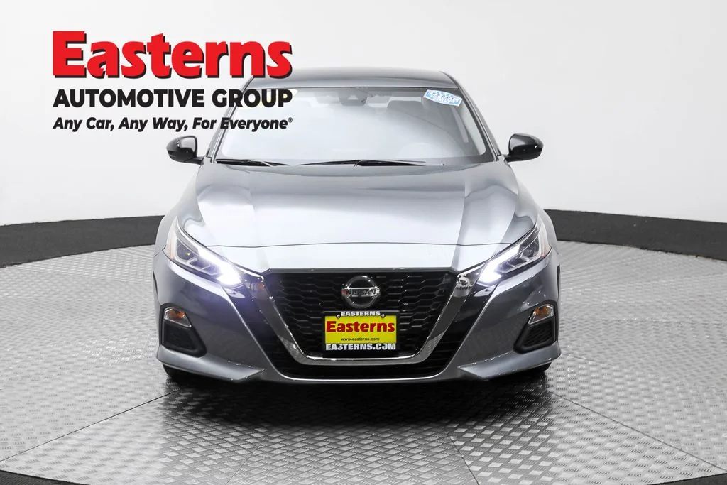 Used 2022 Gray Nissan 2.5 SR image 2