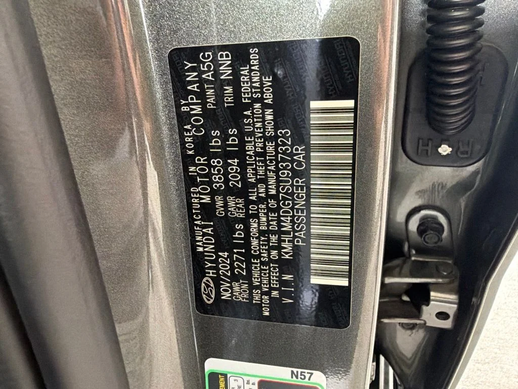 Used 2025 Gray Hyundai SEL Sport image 48