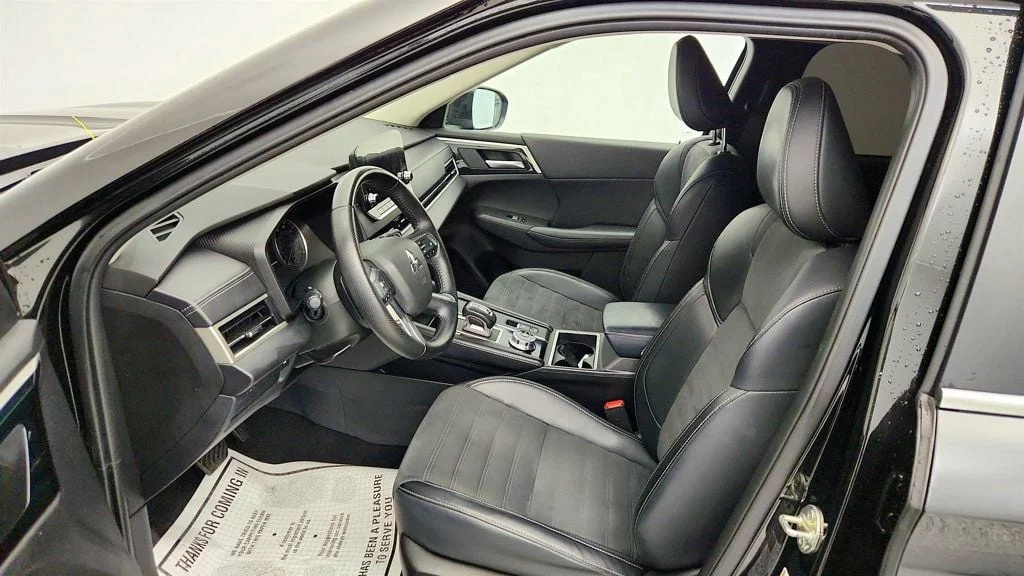 Used 2024 Black Diamond Mitsubishi SE image 18