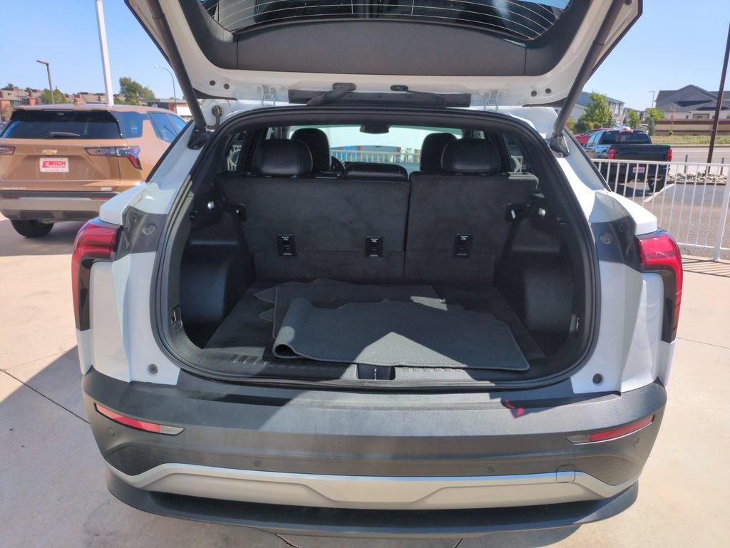 Used 2024 Summit White Chevrolet LT image 22