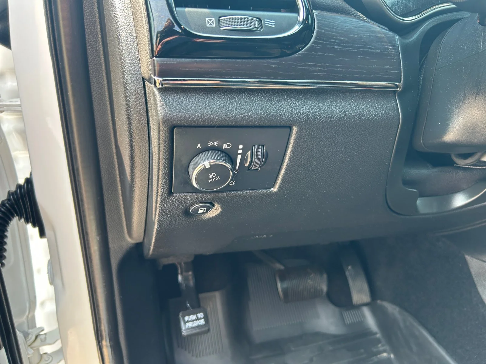 Used 2021 White Jeep OVERLAND HIGH ALTITUDE EDITION image 15