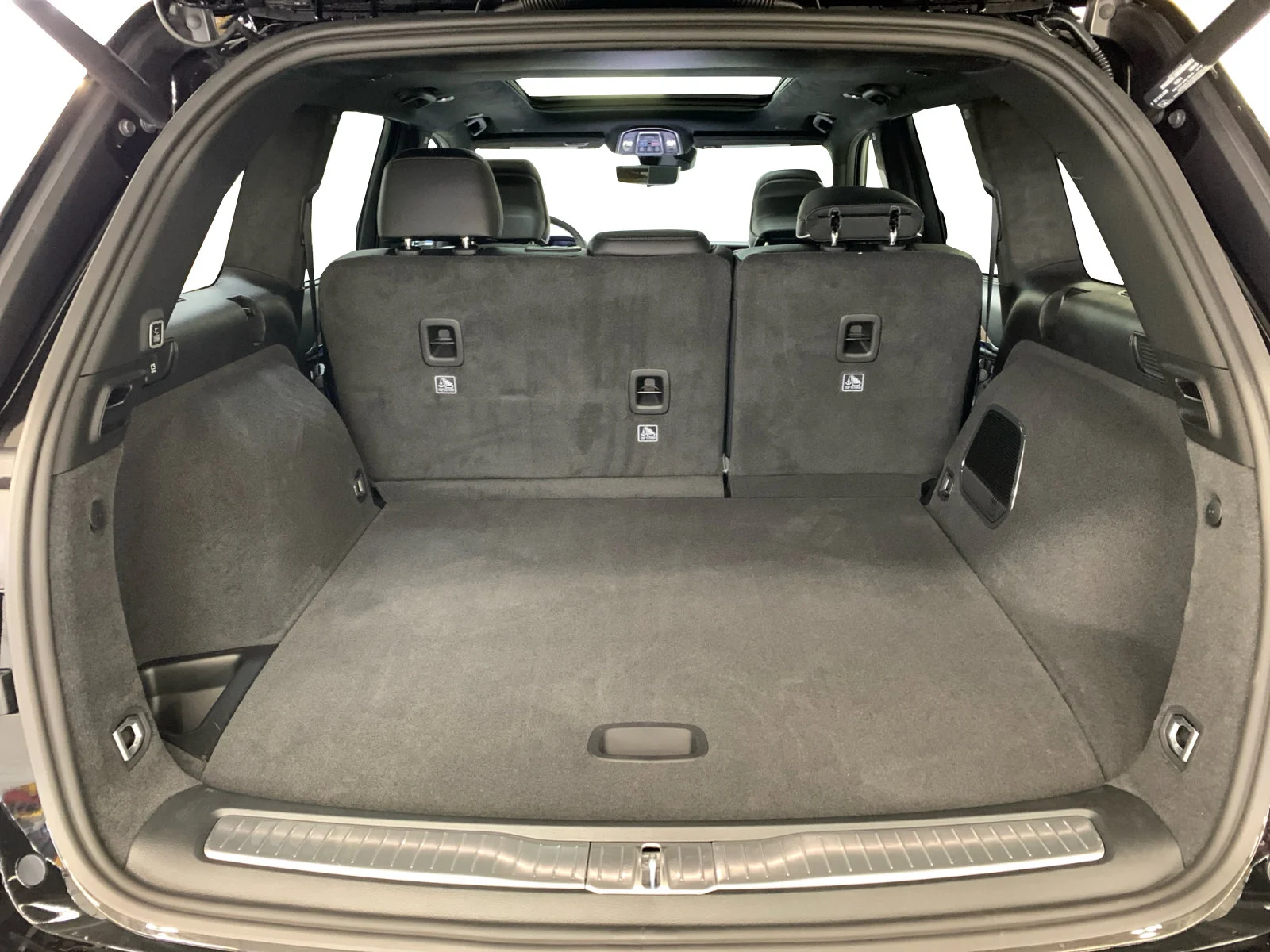 New 2026 Diamond Black Crystal Pearl Jeep Summit image 19