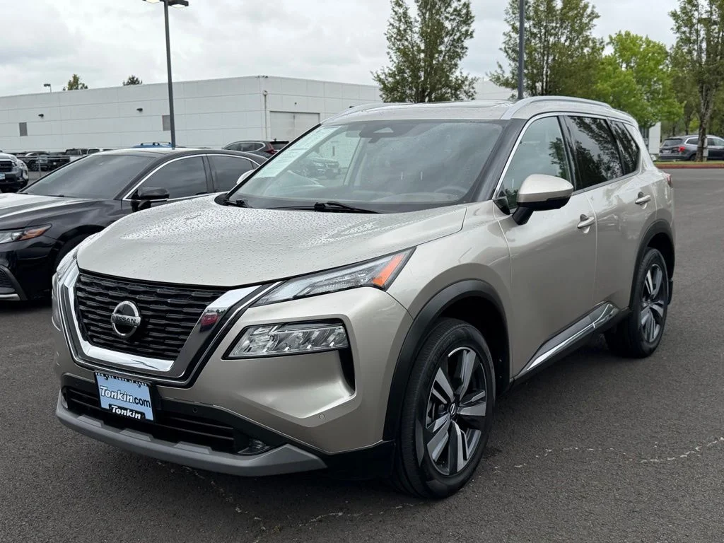 Used 2021 Champagne Silver Metallic Nissan SL image 4