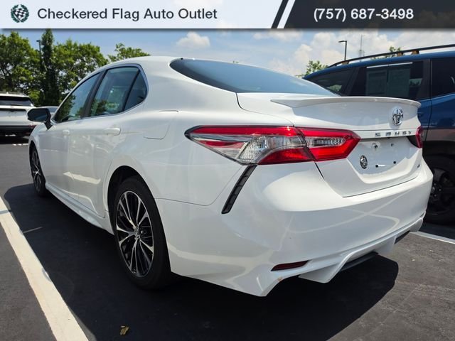 Used 2018 Super White Toyota SE image 4