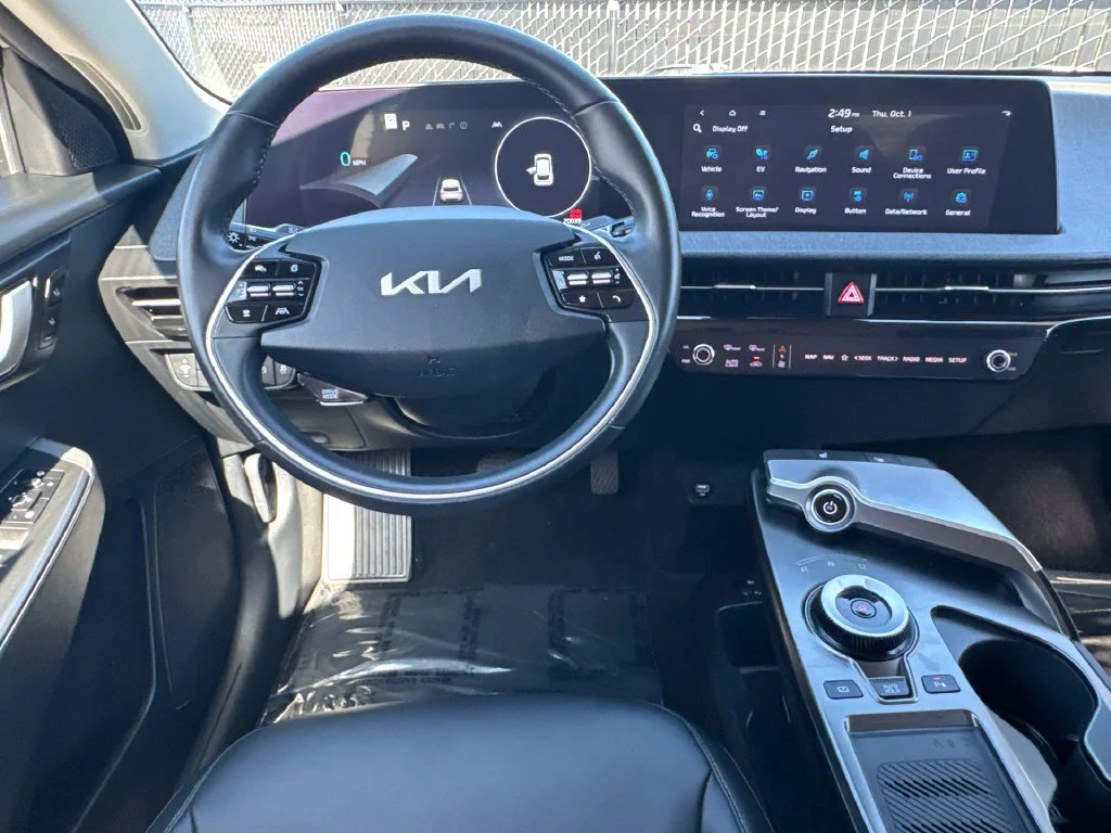 Used 2024 White Kia Light image 19