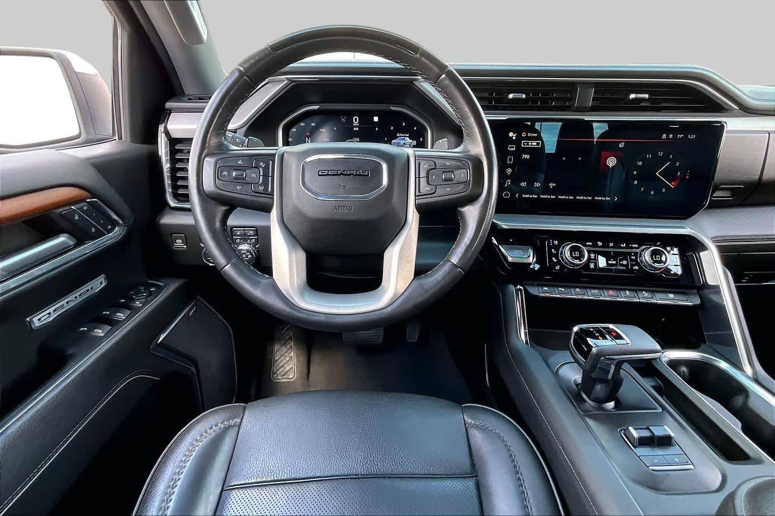 Used 2023 White Frost Tricoat GMC Denali image 6