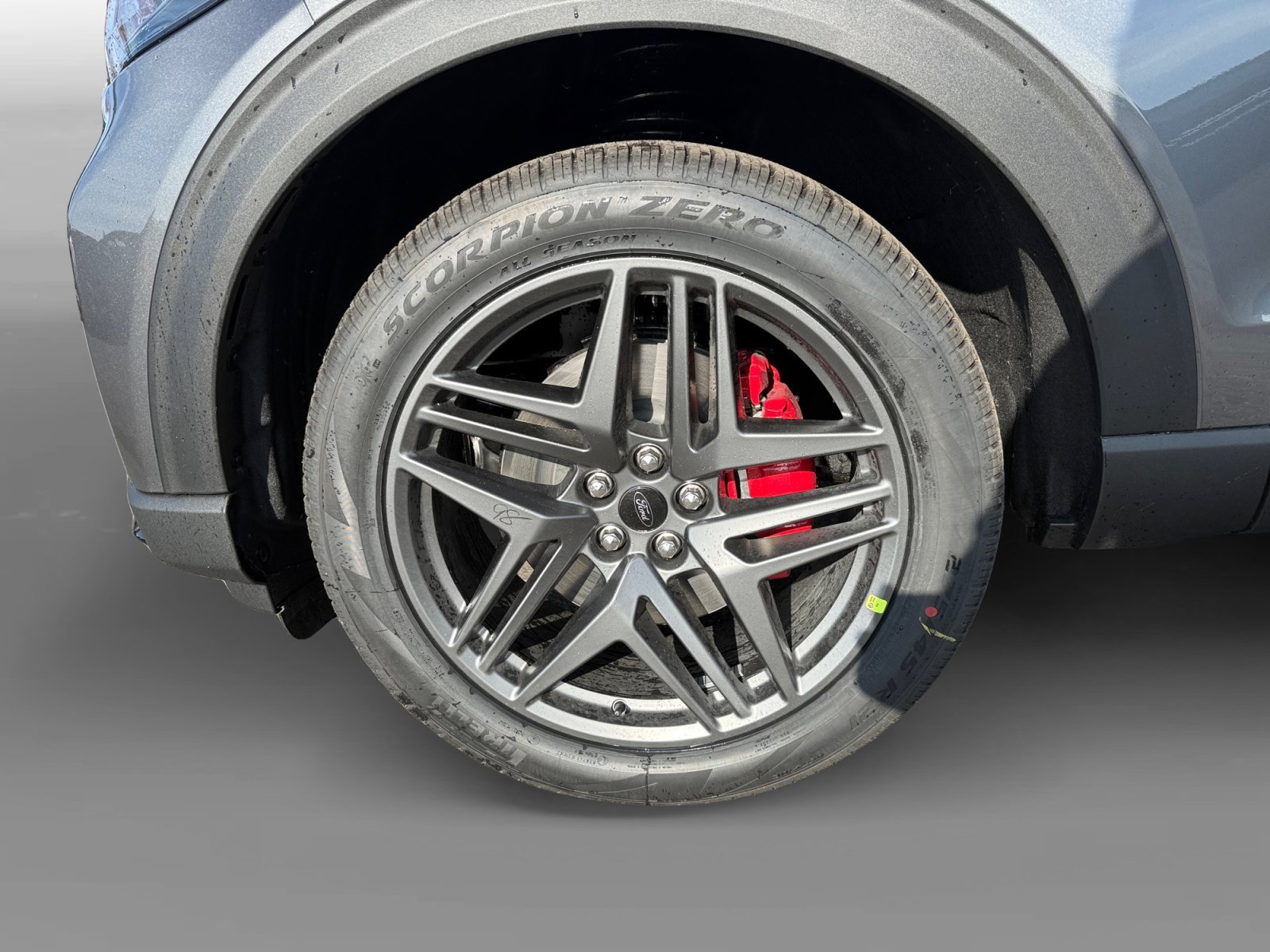 New 2026 CARBONIZED GRAY METALLIC Ford ST-Line image 9