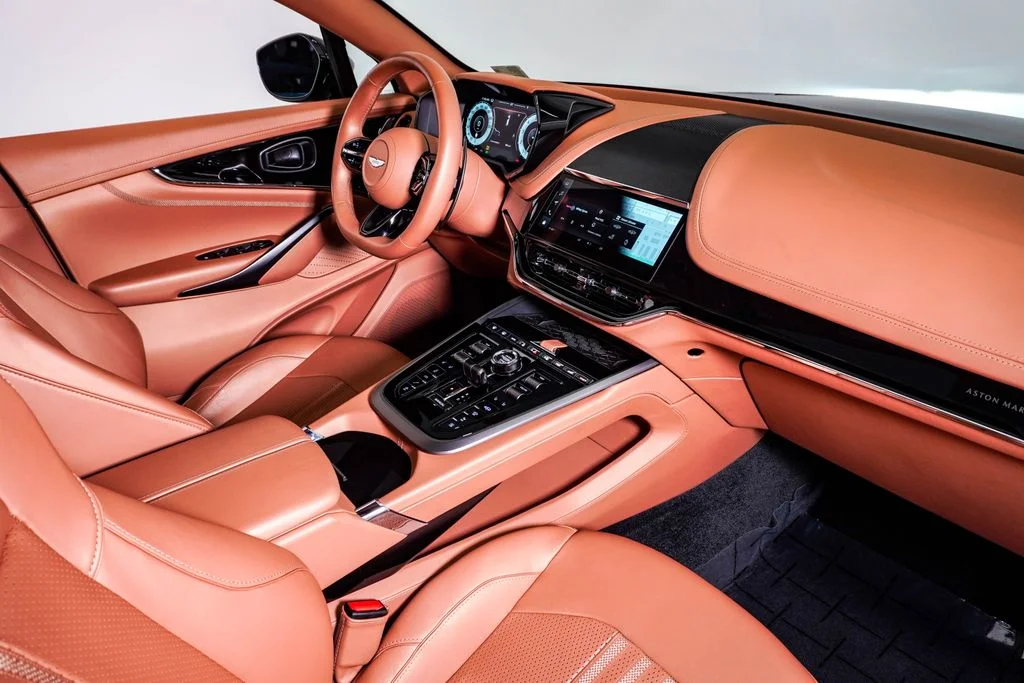 Used 2025 Q Oberon Black Aston Martin 707 image 17