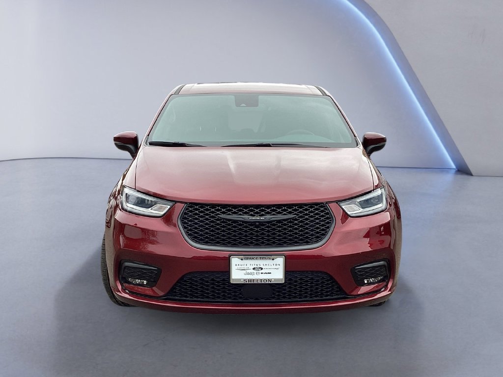 Used 2023 Red Chrysler Touring L image 7