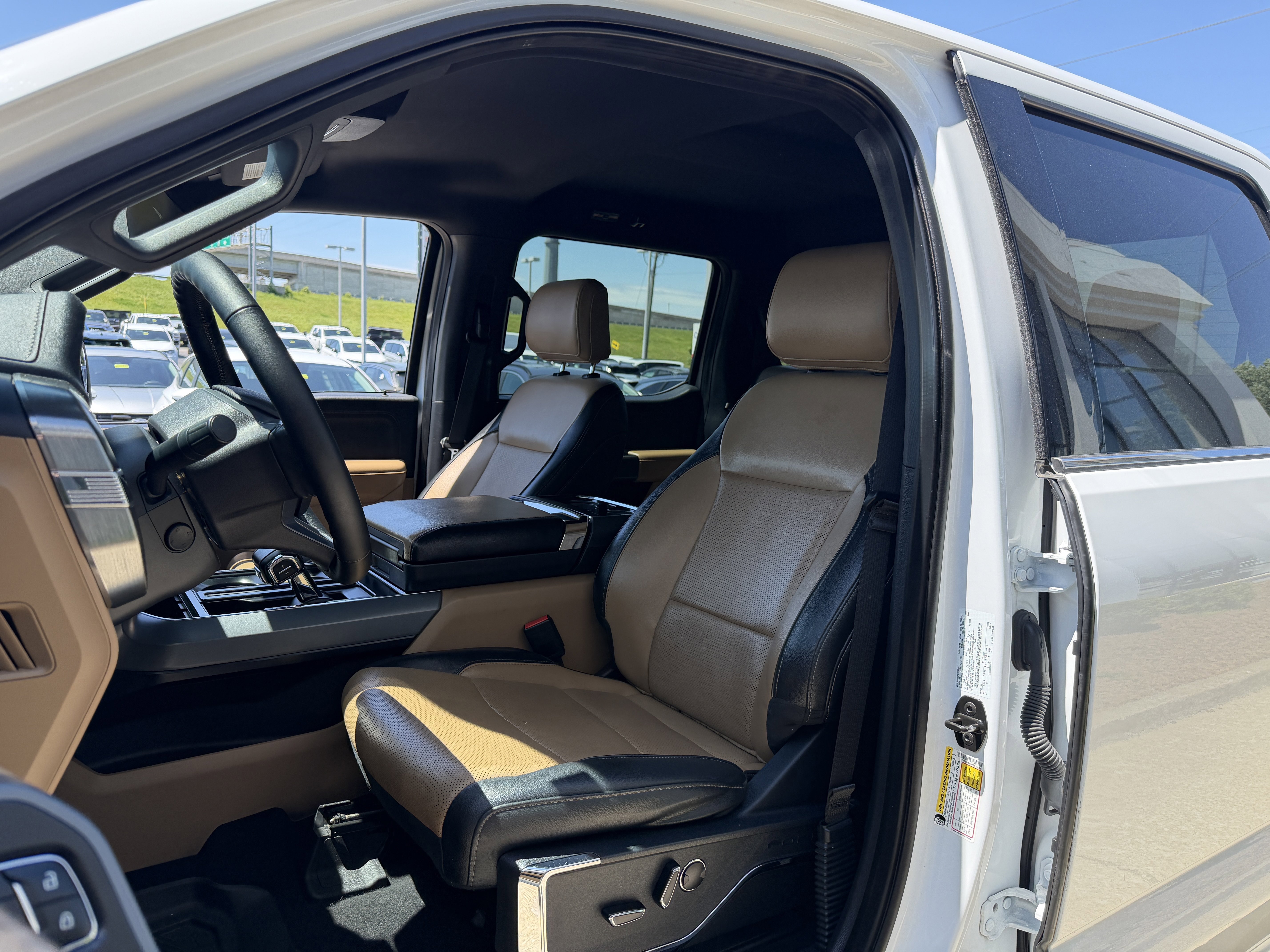 Used 2023 Oxford White Ford LARIAT image 34