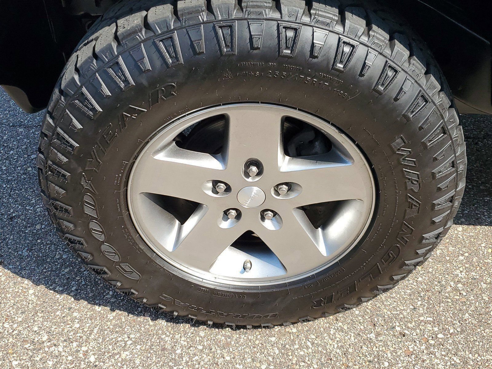 Used 2010 Gray Jeep Rubicon image 7