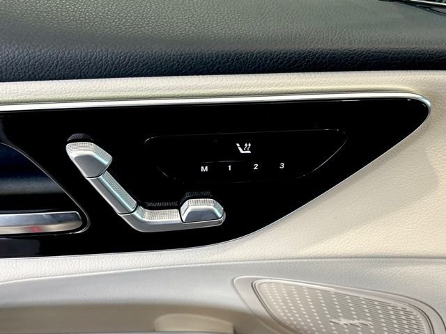 Used 2026 Blue Mercedes-Benz GLC 300 image 18
