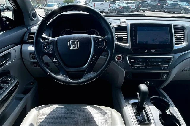 Used 2017  Honda RTL-T image 8