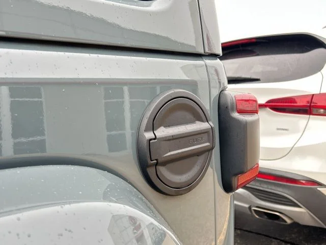 Used 2025 Gray Jeep Sahara 4xe image 15